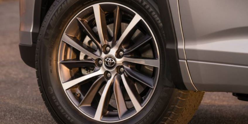 Toyota Kluger 2014 Wheels